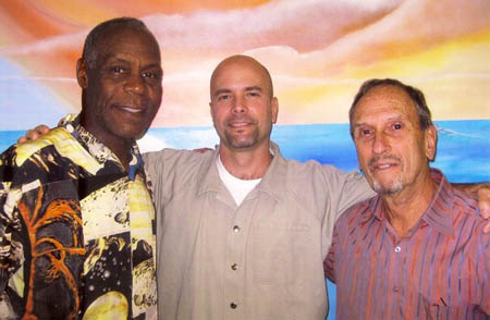 Gerardo Hernández junto a Saul Landau y Danny Glover